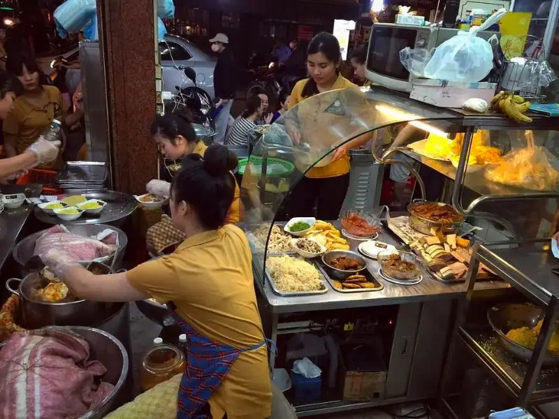 Trải nghiệm h&agrave;ng x&ocirc;i Yến 'huyền thoại' tại H&agrave; Nội 9