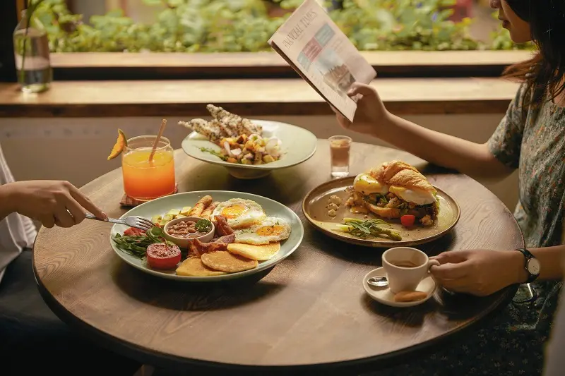 Xofa Caf&eacute; & Bistro: nơi tr&uacute; ch&acirc;n ấm &aacute;p mỗi khi đ&ecirc;m về 9