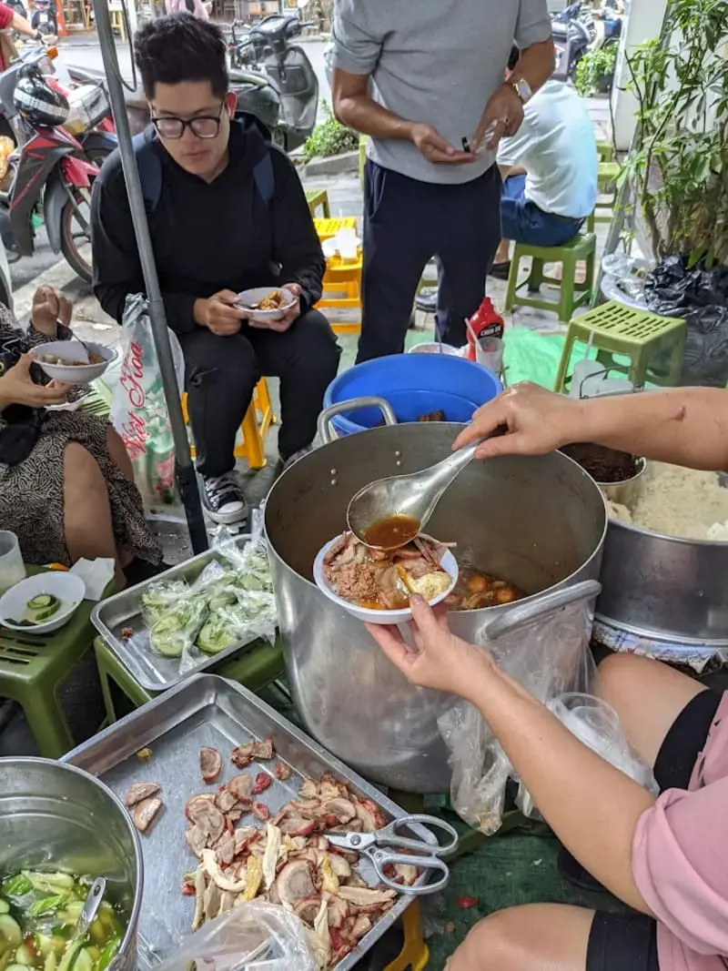 Xôi 74 Bát Sứ: Quán xôi ngon 40 năm giữa lòng phố cổ Hà Nội 4