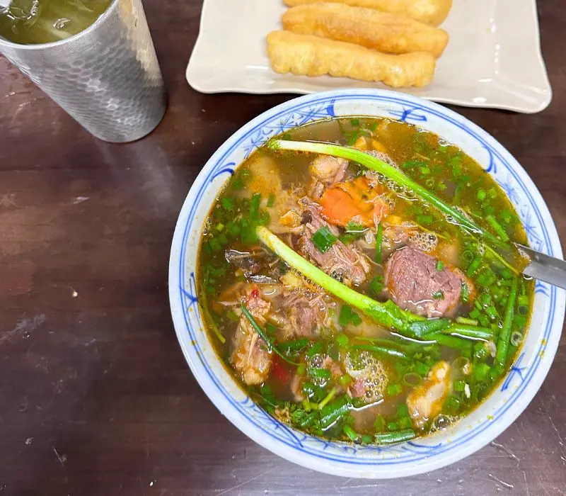 Ghé thăm quán phở Hồ Lợi, thưởng thức hương vị đặc trưng Hà Thành