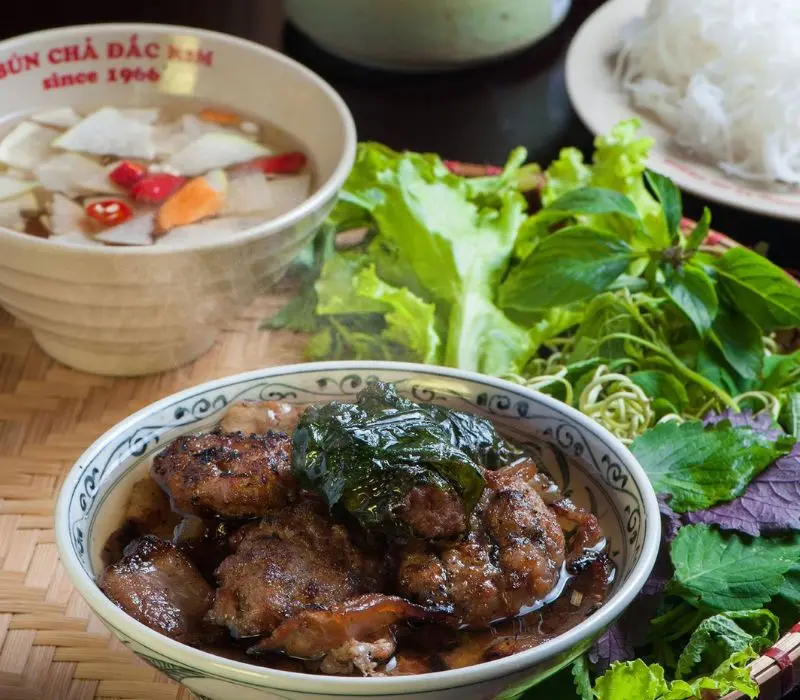 Thưởng thức Bún Chả Đắc Kim gói trọn tinh hoa ẩm thực Hà Nội