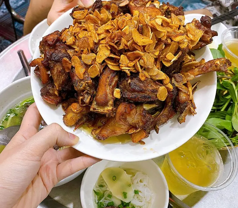 Top 8 quán ngan cháy tỏi Hà Nội nổi tiếng không thể bỏ qua