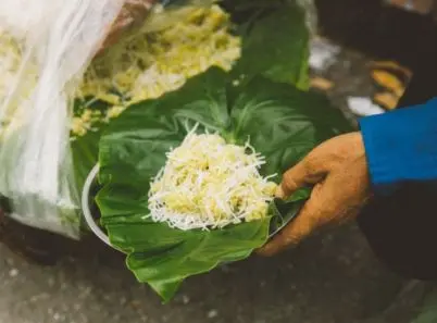 Xôi cốm Hà Nội, thức quà bình dị thấm đượm hồn thu thủ đô