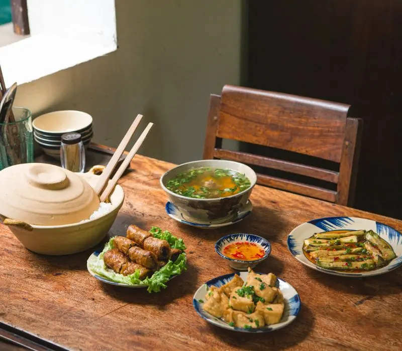 Xới Cơm, quán cơm phong cách nhà làm được Michelin khen ngợi