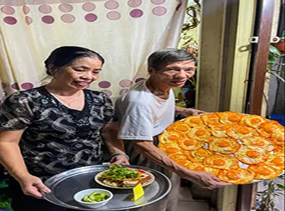 Xôi ông Hòa: Thưởng thức xôi thịt má đào nức tiếng Hà Nội
