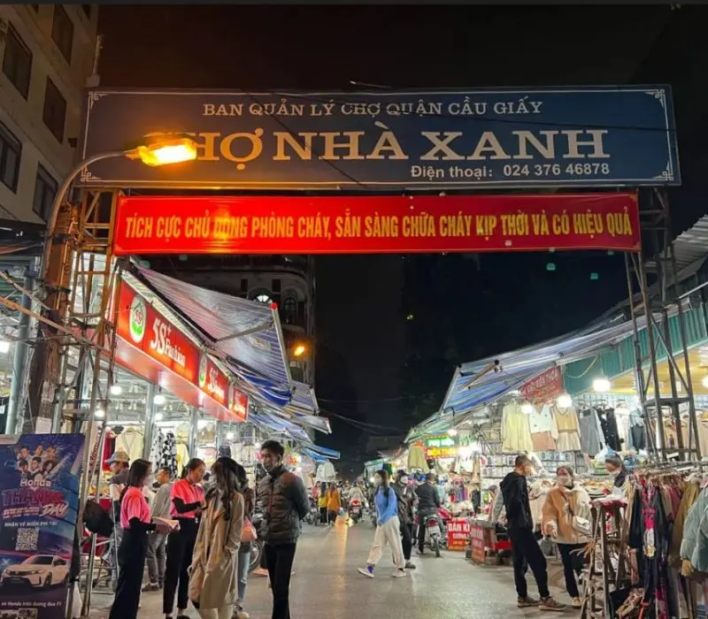 Chợ Nh&agrave; Xanh, thi&ecirc;n đường mua sắm gi&aacute; rẻ cho sinh vi&ecirc;n H&agrave; Nội 2
