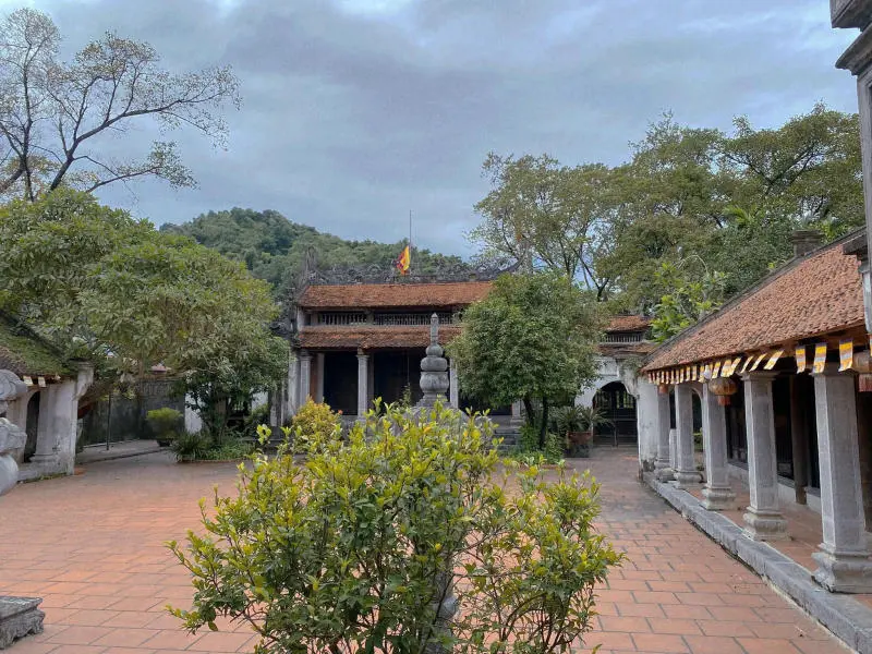 Ch&ugrave;a B&agrave; Đanh y&ecirc;n b&igrave;nh n&eacute;p m&igrave;nh giữa l&ograve;ng thủ đ&ocirc; cổ k&iacute;nh 7