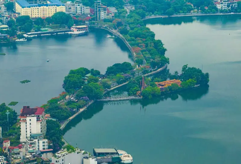 Dạo bước ngắm đường Thanh Ni&ecirc;n, con phố t&igrave;nh y&ecirc;u của H&agrave; Nội 4