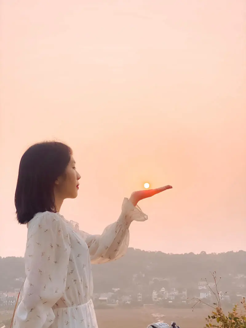 Đến N&uacute;i Trầm ngắm m&ugrave;a cỏ ch&aacute;y thơ mộng v&agrave; hoang d&atilde; 7
