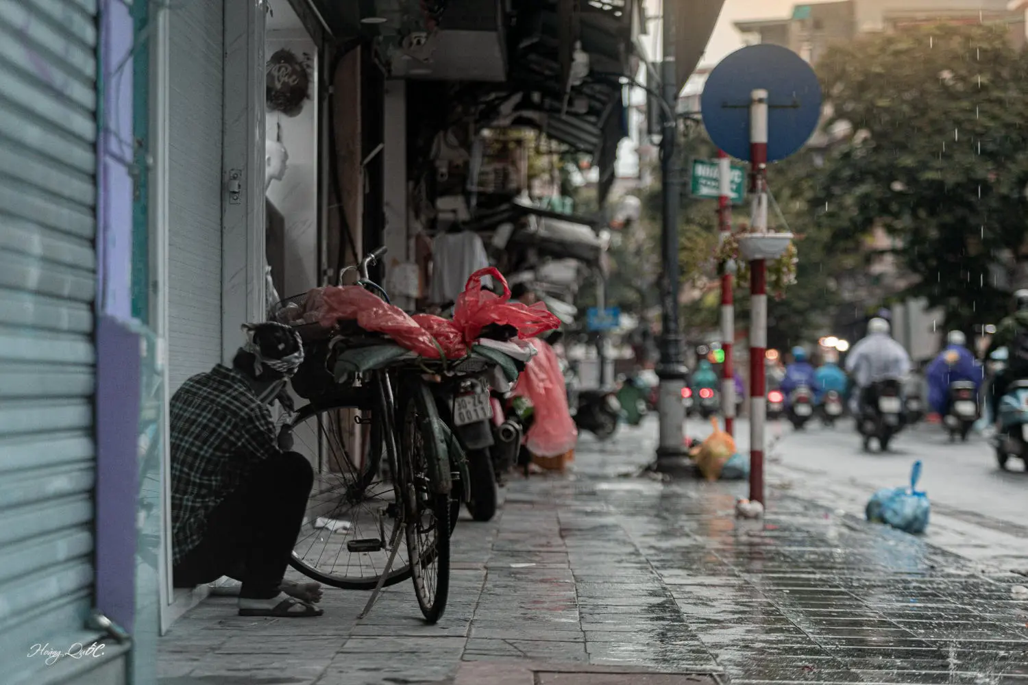 H&ograve;a v&agrave;o Nhịp sống H&agrave; Nội một buổi chiều mưa 7
