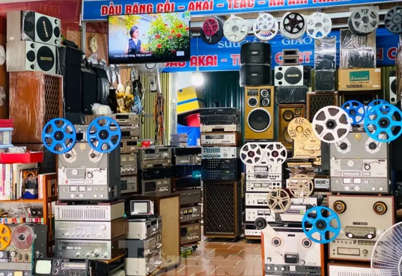 Kh&aacute;m ph&aacute; chợ đồ cũ Vạn Ph&uacute;c: Thi&ecirc;n đường mua sắm độc đ&aacute;o 10