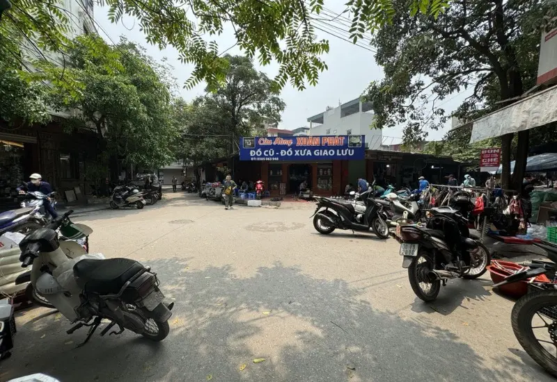 Kh&aacute;m ph&aacute; chợ đồ cũ Vạn Ph&uacute;c: Thi&ecirc;n đường mua sắm độc đ&aacute;o 2