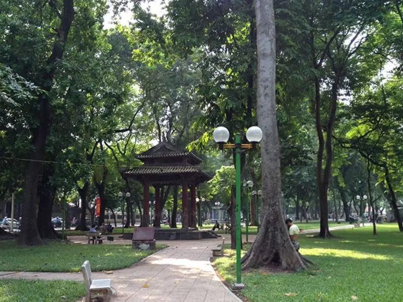 Kh&aacute;m ph&aacute; C&ocirc;ng vi&ecirc;n L&ecirc; Nin - L&aacute; phổi xanh giữa l&ograve;ng H&agrave; Nội 3