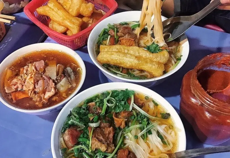 Lưu ngay 13 tour đ&ecirc;m H&agrave; Nội đặc sắc kh&ocirc;ng thể bỏ lỡ 3