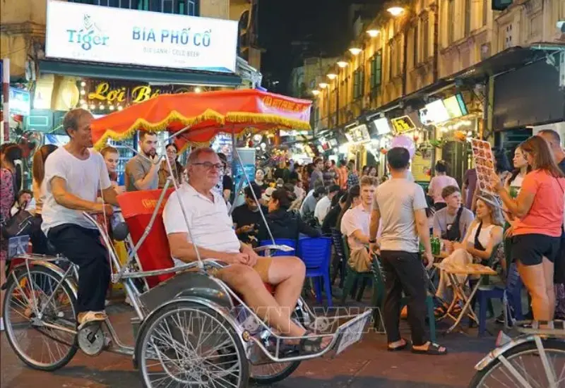 Lưu ngay 13 tour đ&ecirc;m H&agrave; Nội đặc sắc kh&ocirc;ng thể bỏ lỡ 7