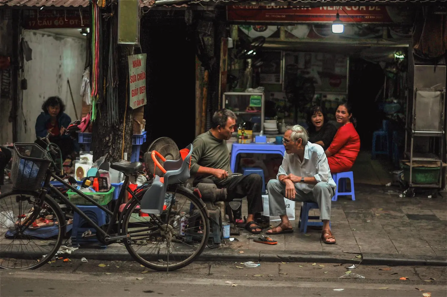 Một chiều Lang thang H&agrave; Nội kh&aacute;m ph&aacute; vẻ đẹp b&igrave;nh dị 6