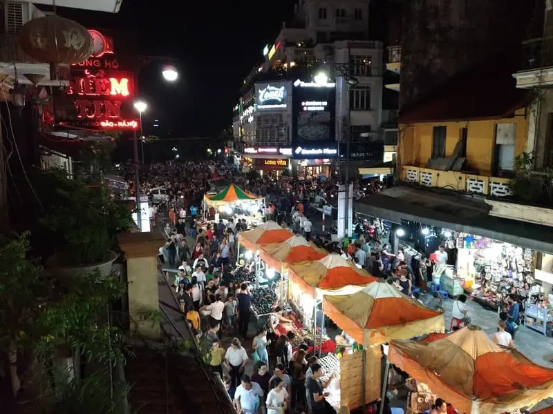 Phố đi bộ Hồ Gươm: Kinh nghiệm ăn chơi, check-in 2026 4