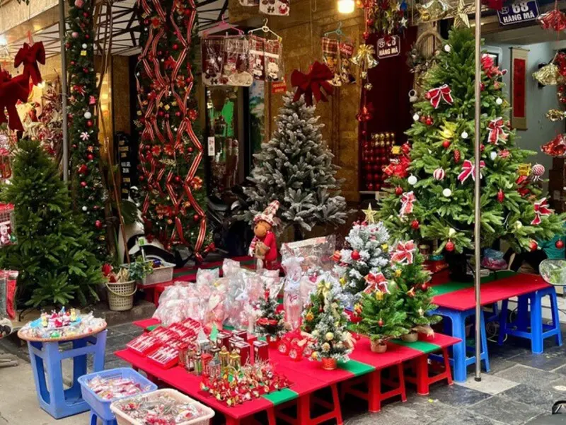Phố Hàng Mã lung linh trước thềm Noel 2025 4