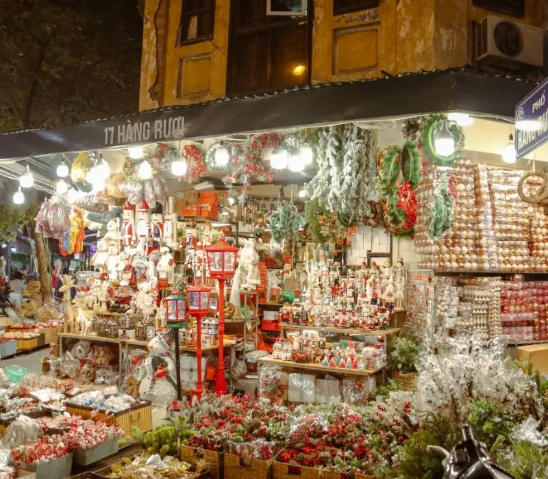 Phố Hàng Mã lung linh trước thềm Noel 2025 7