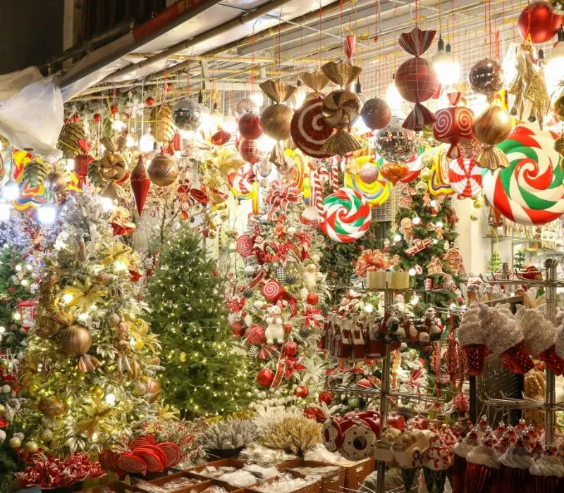 Phố Hàng Mã lung linh trước thềm Noel 2025 5