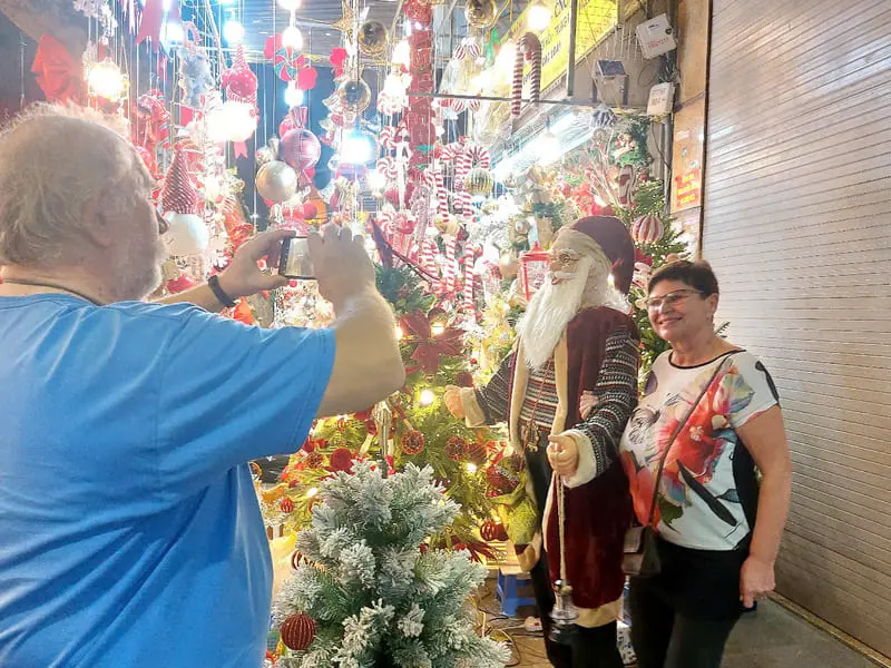 Phố Hàng Mã lung linh trước thềm Noel 2025 18