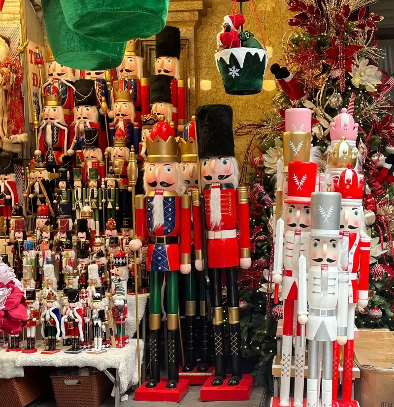 Phố Hàng Mã lung linh trước thềm Noel 2025 6