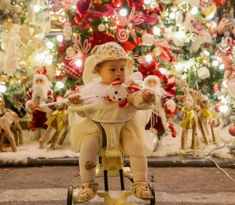 Phố Hàng Mã lung linh trước thềm Noel 2025 19