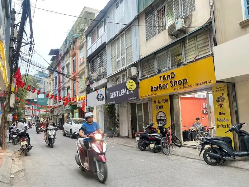Phố N&uacute;i Tr&uacute;c vừa cổ k&iacute;nh vừa hiện đại giữa l&ograve;ng H&agrave; Nội 3