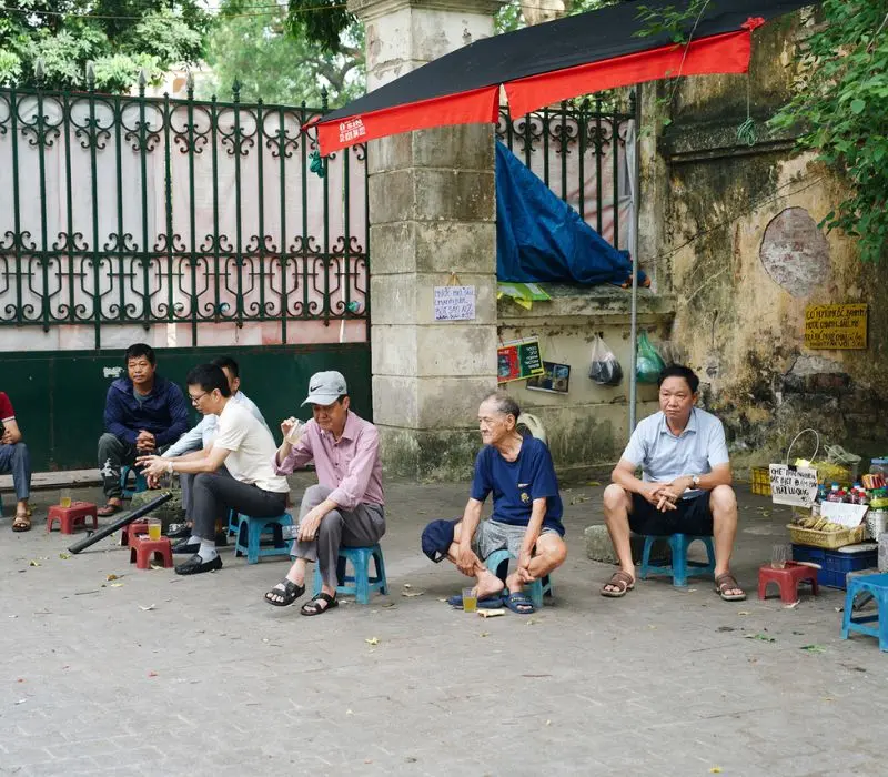 Tr&agrave; đ&aacute; vỉa h&egrave;, văn h&oacute;a b&igrave;nh dị nhưng đậm đ&agrave; của H&agrave; Nội 4
