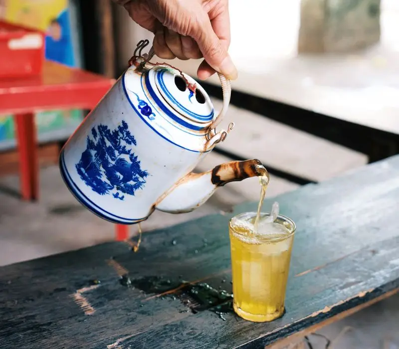 Tr&agrave; đ&aacute; vỉa h&egrave;, văn h&oacute;a b&igrave;nh dị nhưng đậm đ&agrave; của H&agrave; Nội 8