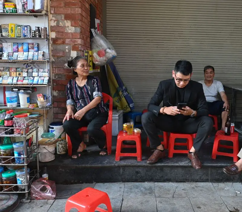 Tr&agrave; đ&aacute; vỉa h&egrave;, văn h&oacute;a b&igrave;nh dị nhưng đậm đ&agrave; của H&agrave; Nội 12