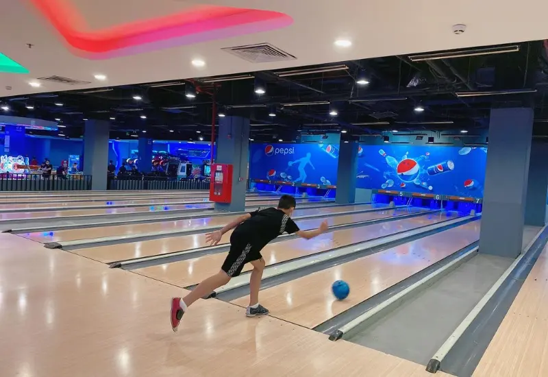 Trải nghiệm chơi bowling H&agrave; Nội - hoạt động giải tr&iacute; si&ecirc;u hấp dẫn 6