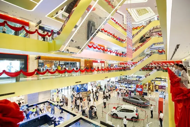 Vincom Trần Duy Hưng, thi&ecirc;n đường giải tr&iacute; tại H&agrave; Nội 3