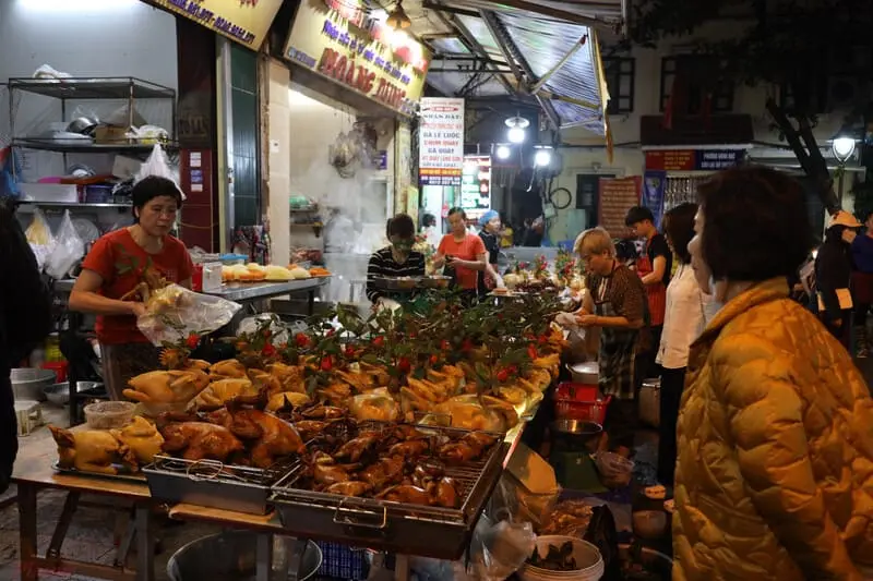Vòng quanh Chợ Hàng Bè khám phá thiên đường ẩm thực hấp dẫn 2