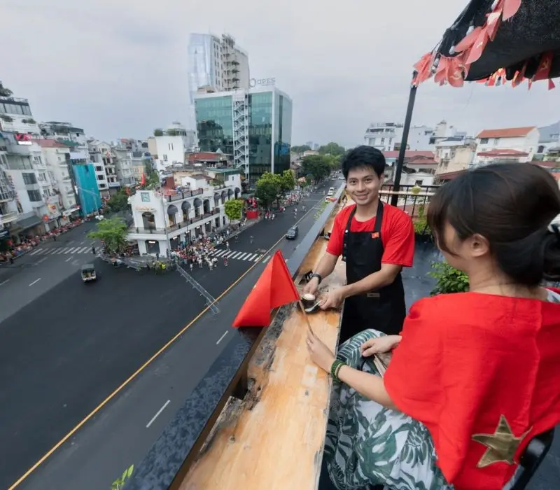 Top 7 quán cà phê xem diễu binh có vị trí vàng dịp Quốc khánh 2/9