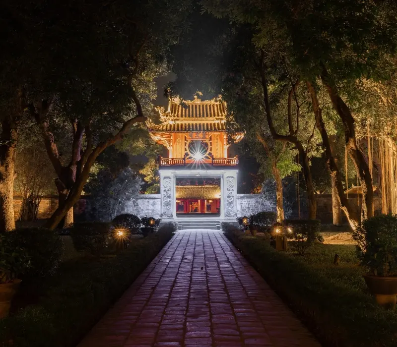 Tour đêm Văn Miếu Quốc Tử Giám, khám phá di tích theo cách mới