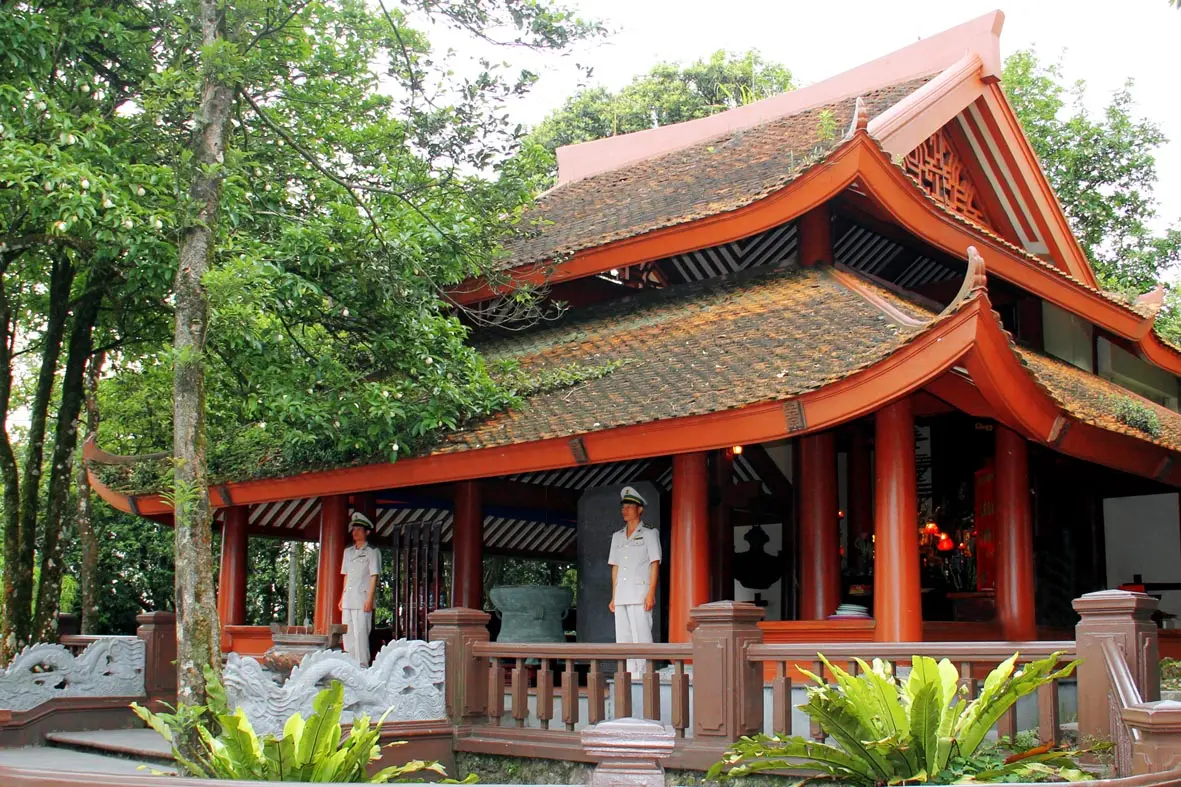 Bỏ t&uacute;i lịch tr&igrave;nh du lịch Ba V&igrave; 1 ng&agrave;y từ A đến Z 9