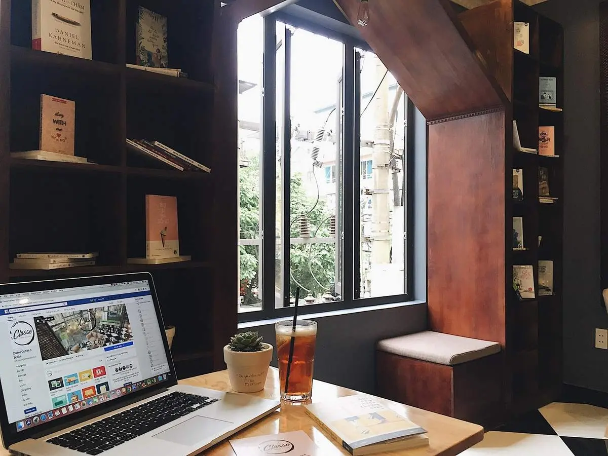 Cả v&ugrave;ng trời b&igrave;nh y&ecirc;n đến lạ tại Classe Coffee n Books 4