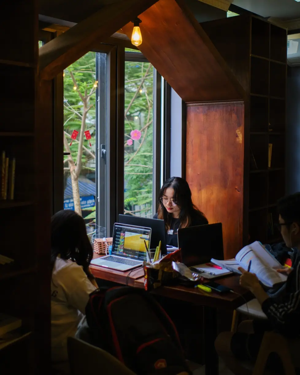 Cả v&ugrave;ng trời b&igrave;nh y&ecirc;n đến lạ tại Classe Coffee n Books 11