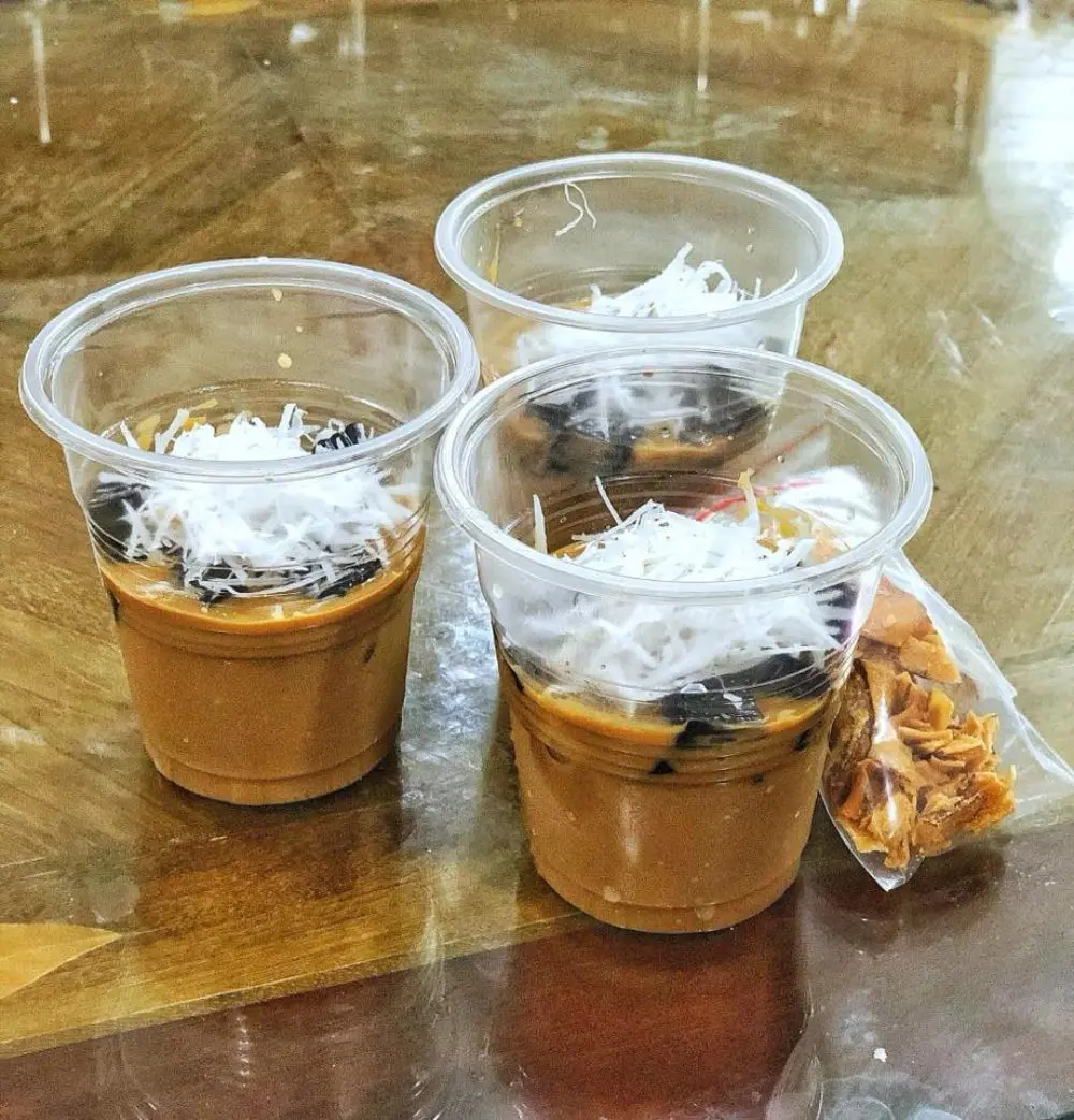 Cafe Cốt Dừa C&ocirc; Hạnh - Qu&aacute;n ngon được nhiều bạn trẻ y&ecirc;u th&iacute;ch 3