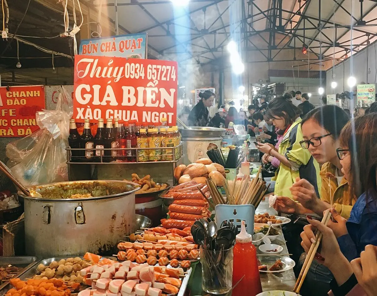 C&agrave;n qu&eacute;t 1001 m&oacute;n ngon tại thi&ecirc;n đường Ẩm thực Chợ C&aacute;t Bi Hải Ph&ograve;ng 4