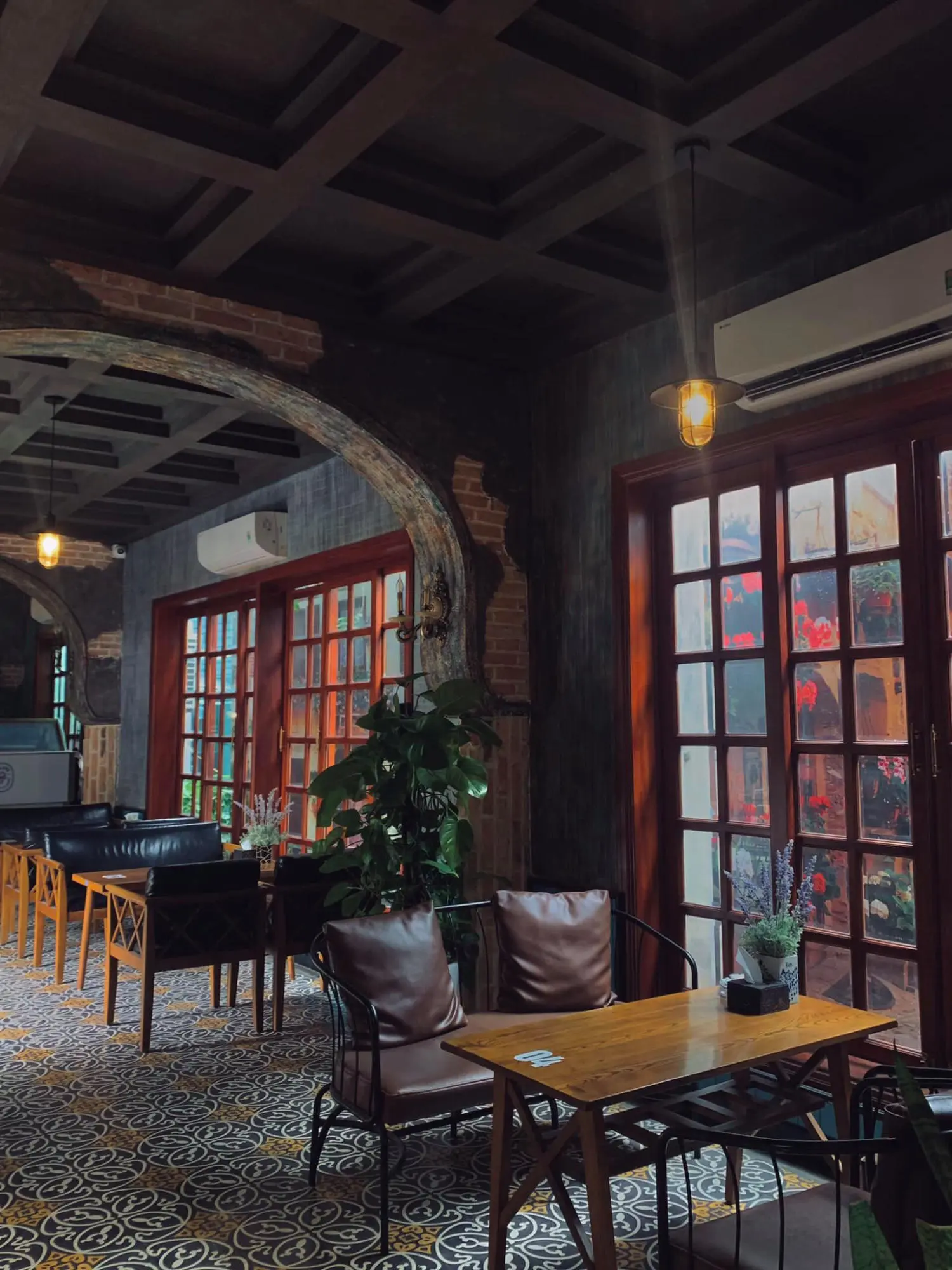 Chẳng lo hết nơi sống ảo với Top 10 qu&aacute;n cafe Hải Ph&ograve;ng view đẹp 3