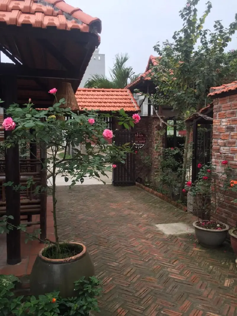 Cung Trầm Cafe Ẩm Thực với vẻ đẹp y&ecirc;n b&igrave;nh, ho&agrave;i cổ 4