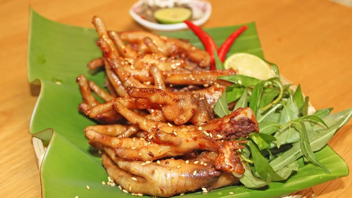 Điểm danh những Qu&aacute;n ăn vặt ngon ở Hải Ph&ograve;ng 18