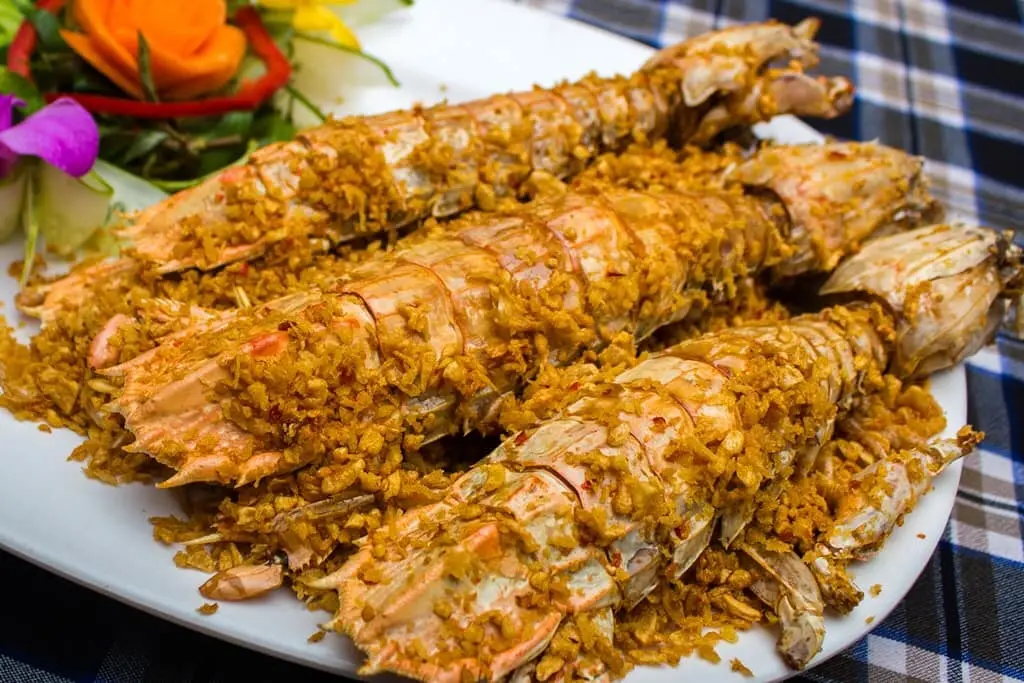 Hẻm nhỏ cũng kh&ocirc;ng ngăn được sức h&uacute;t của Qu&aacute;n ốc Thủy Dương 5