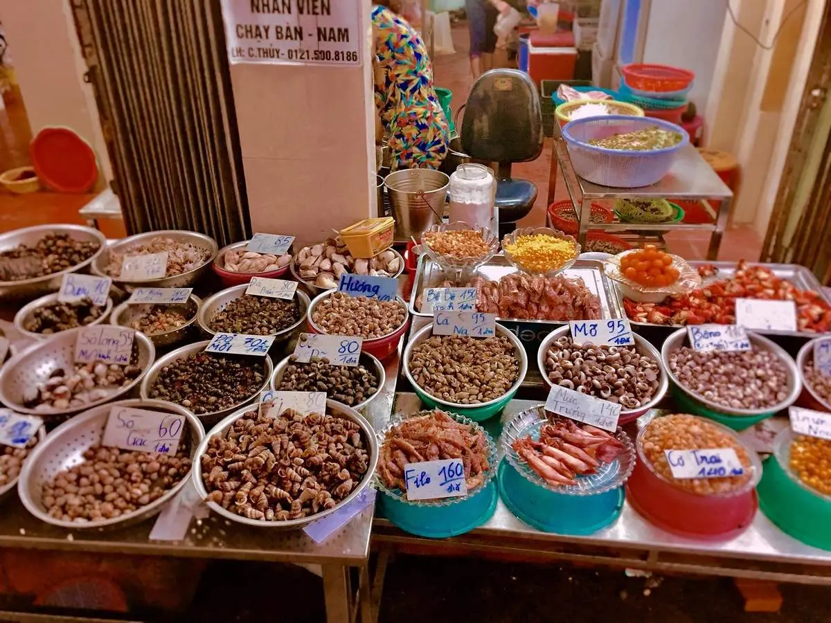 Hẻm nhỏ cũng kh&ocirc;ng ngăn được sức h&uacute;t của Qu&aacute;n ốc Thủy Dương 3