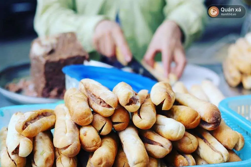Ngất ng&acirc;y với B&aacute;nh m&igrave; cay B&agrave; Gi&agrave; Hải Ph&ograve;ng chỉ từ 2.000 đồng một ổ 3