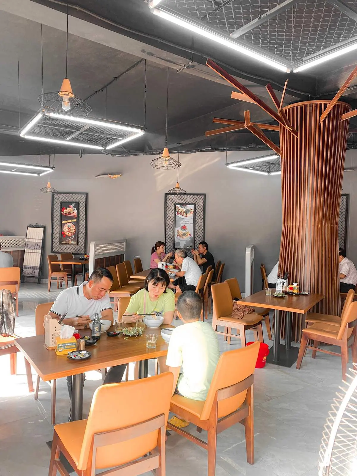 Nh&agrave; h&agrave;ng Hương Ga Hải Ph&ograve;ng v&agrave; hương vị ẩm thực kh&oacute; qu&ecirc;n 4
