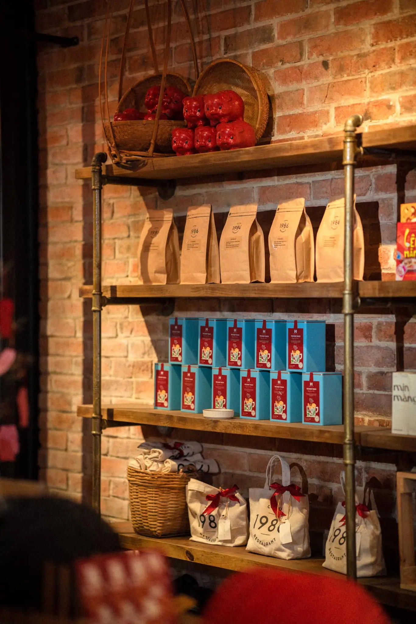 No 1986 Coffee chiếm trọn spotlight với lối kiến tr&uacute;c kh&aacute;c lạ giữa l&ograve;ng Đất Cảng 6