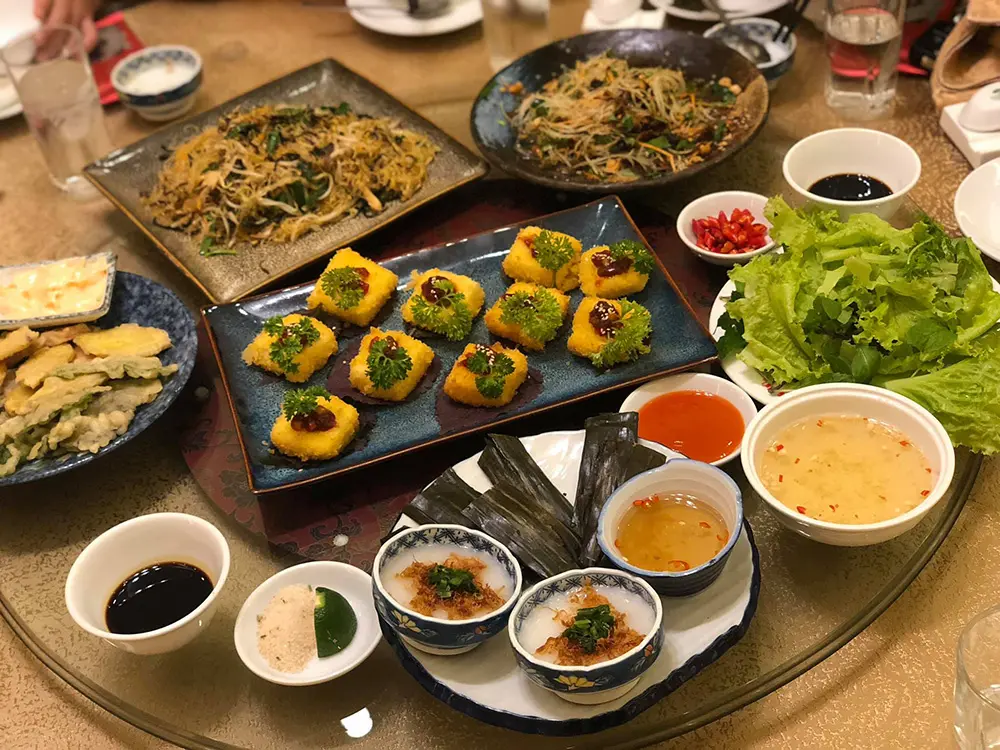 Tận hưởng tinh hoa ẩm thực tại Nh&agrave; h&agrave;ng Ng&oacute;i Đỏ 5